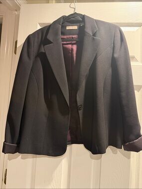Kate Hill Black Blazer with Lining pls note had a tiny pull on left lapel